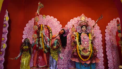 diwali es uno de los festivales más grandes de la india, kali, una de las deidades de los hindúes, es adorada en este festival