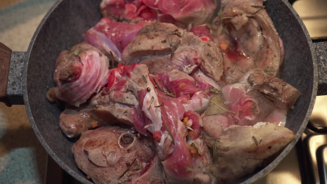 냄비에 marrowboone 요리, 위에서 아래로 근접 촬영