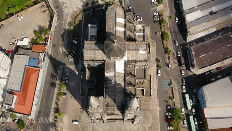 Vista-Aérea-De-La-Catedral-Metropolitana-De-Fortaleza-Y-La-Ciudad-Circundante,-Fortaleza,-Ceará,-Brasil.