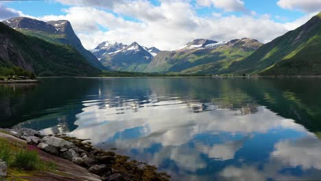 imágenes aéreas de la hermosa naturaleza de noruega.