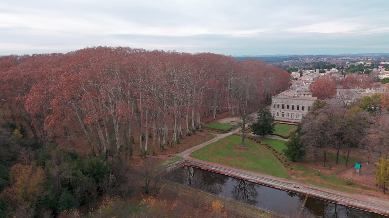 vista panorámica aérea del castillo de las eveques, lavèrune