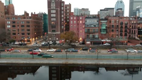 Wunderschöne-Szenen-Des-Sonnenuntergangs-In-Boston-Im-Herbst