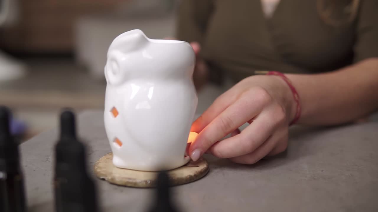 에센셜 오일로 향기 램프, 불타는  ⁇ 불, 집에서 아로마 테라피