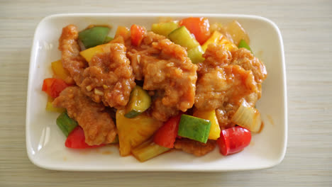 Stir-fried-sweet-and-sour-sauce-with-pork-and-vegetable