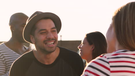 Adult-friends-socialising-on-a-New-York-rooftop,-close-up