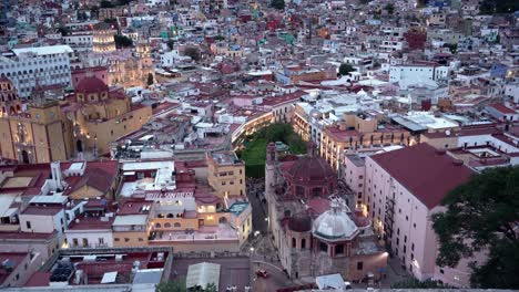 El-Hermoso-Centro-De-Guanajuato,-México-Por-La-Noche