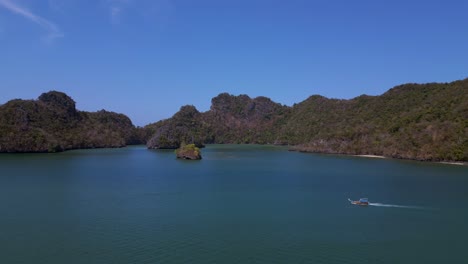 Isla-En-La-Playa-Del-Barco-De-Cola-Larga-Malsia-Langkawi