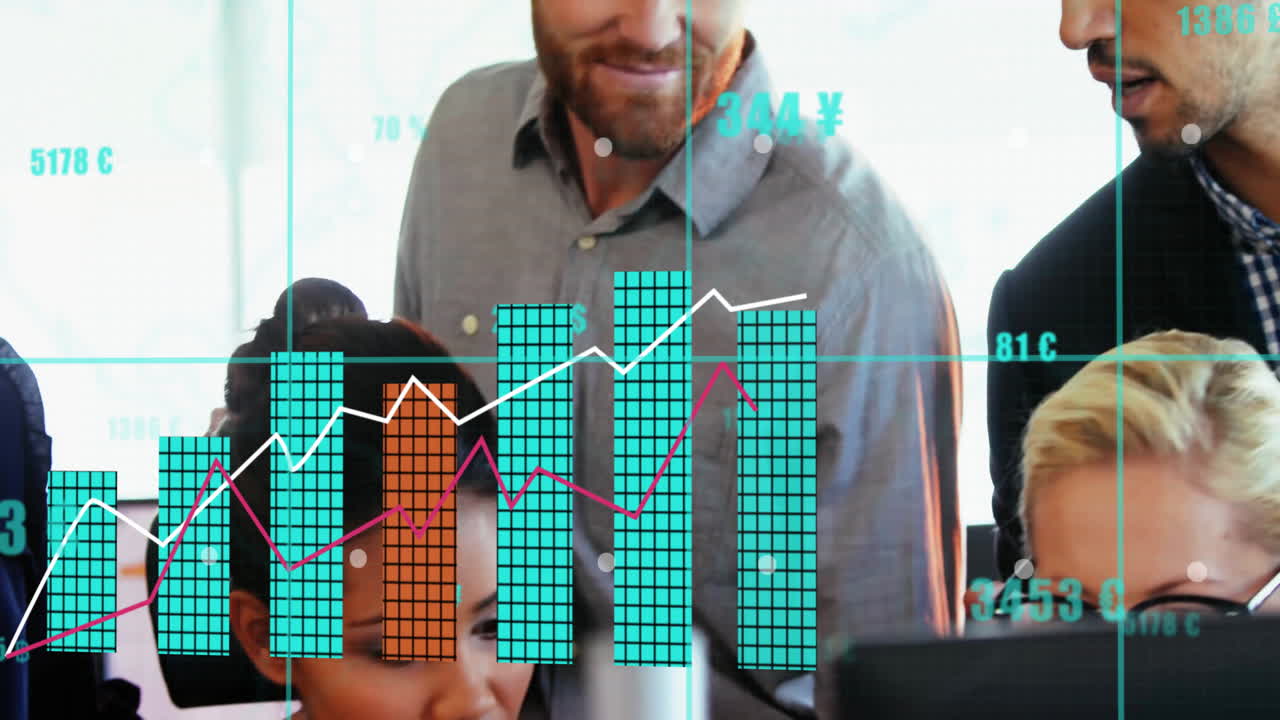 animación de procesamiento de datos y diagramas sobre diversas personas de negocios discutiendo el trabajo