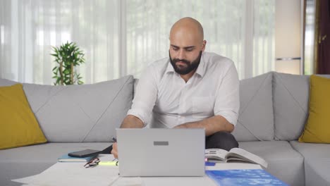 Porträt-Eines-Mannes-Im-Homeoffice