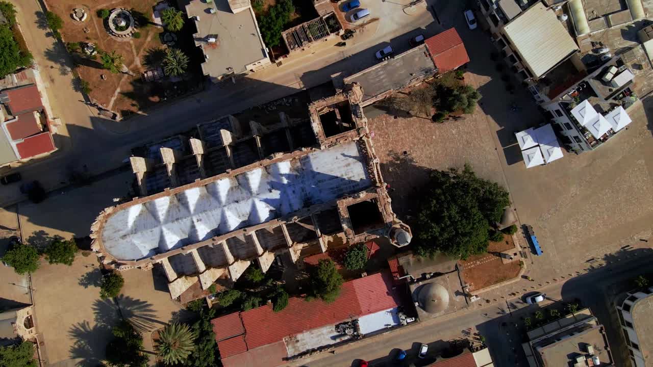 라라 무스타파 파샤 카미 모스크 (lala mustafa pasha mosque) 는 북 키프로스의 파마구스타에 있는 오래된 대성당이다.