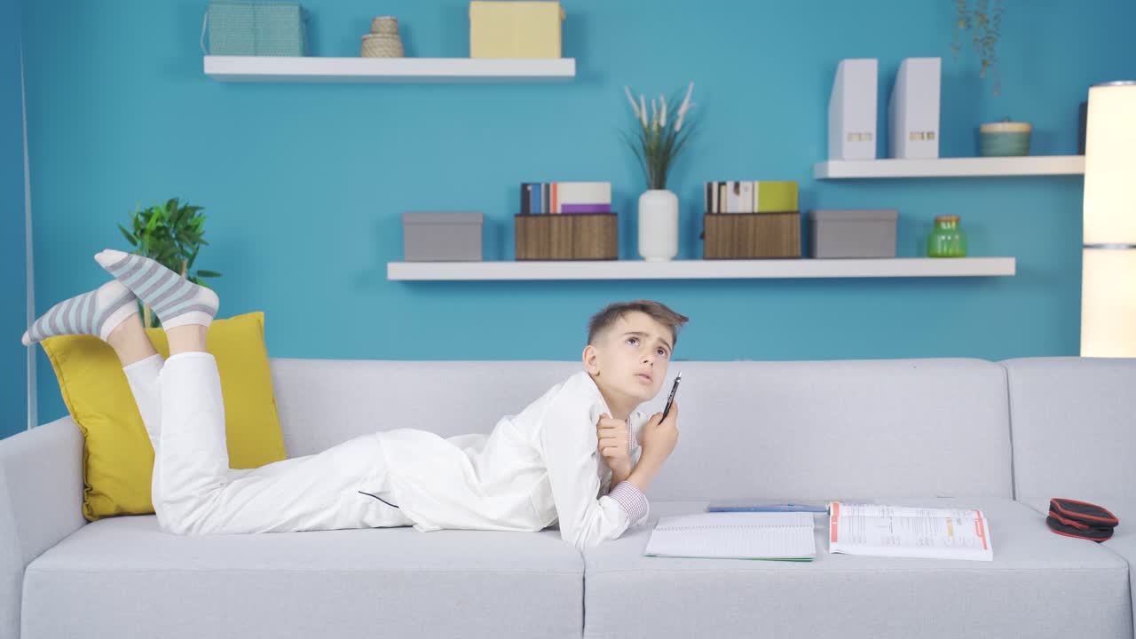 집에서 공부하는 동안 학생이 생각하는 것.