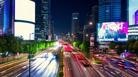 tráfico nocturno en una ciudad