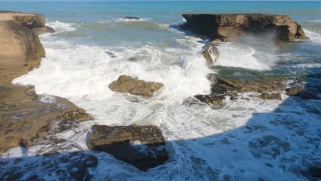 faro de rabat, marruecos: majestuoso acantilado, extensión del océano y ambiente costero