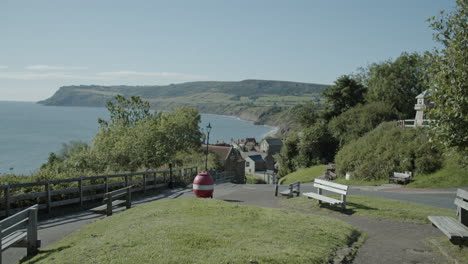 Pueblo-De-La-Bahía-De-Robin-Hoods,-Yorkshire-Del-Norte,-Páramos-De-La-Costa-De-La-Herencia-De-York-Norte-Clip43