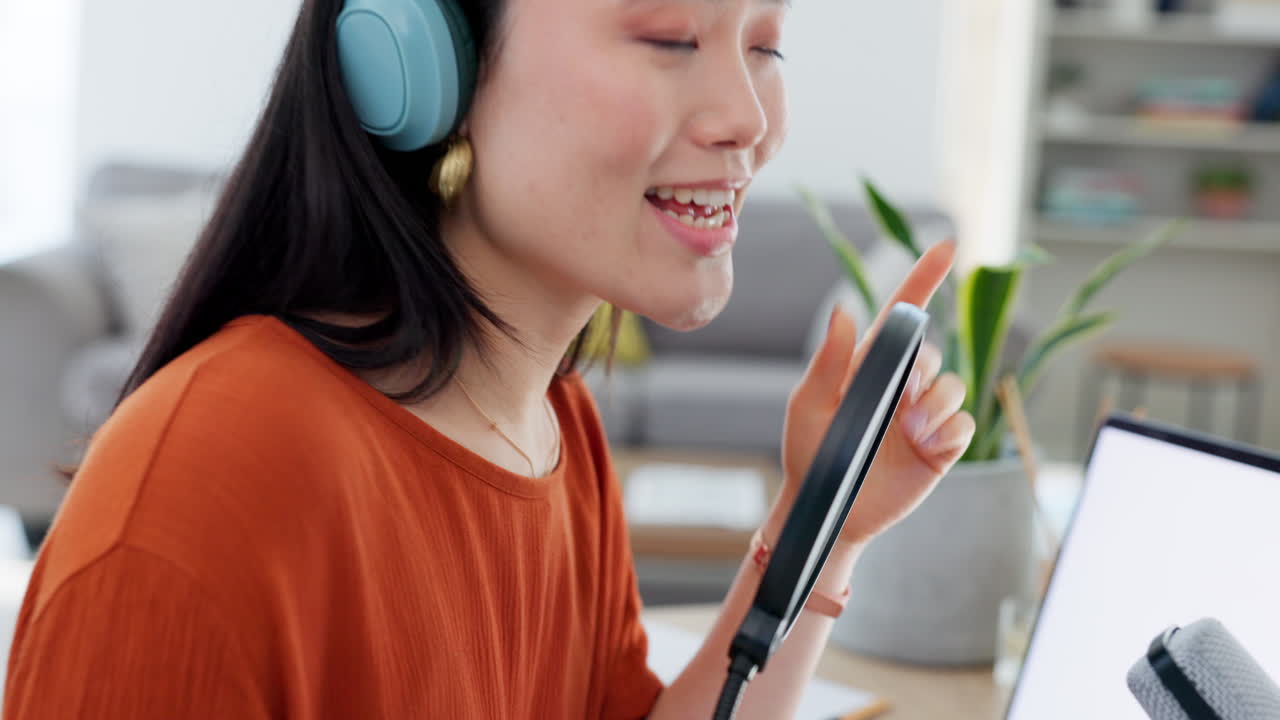 マイク,インフルエンサー,ソーシャルメディアの女性