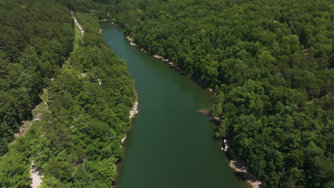 Overhead-aerial-shot-of-wilderness-of-Beaver-lake,-summer-destination,-USA