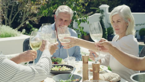 brindis por ser amigos para siempre