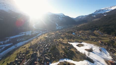 Vista-Aérea-Desde-Drone-De-Grindelwald,-Pistas-De-Esquí-Y-Pueblo-De-Suiza