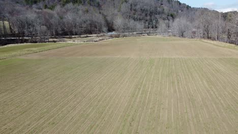 Landwirtschaftliches-Feld-In-Talkreuzfahrten-Boone,-Nc-Im-Winter