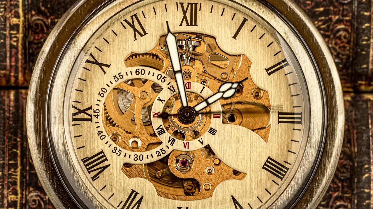 primer plano de la esfera del reloj antiguo. reloj de bolsillo antiguo.