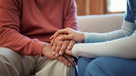 Enfermera,-Tomados-De-La-Mano-Y-Cuidado-De-Ancianos-En-Apoyo