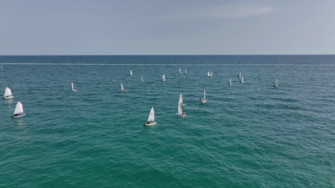 바다에서 항해 레가타