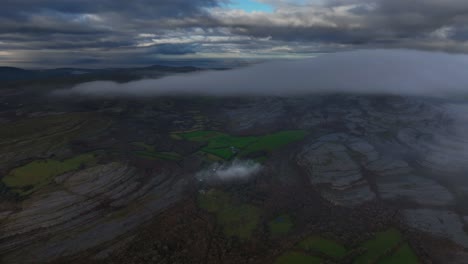 el burren, green road, condado de clare, irlanda, noviembre de 2023