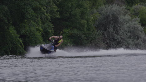 Jet-ski-360-spin-splash-slow-motion