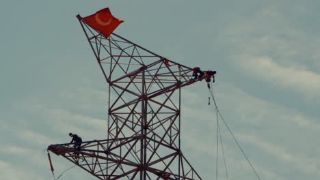 siluetas de trabajadores de la construcción