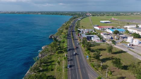 vista aérea de drones de la ruta 66 salida del aeropuerto las americas en santo domingo, república dominicana