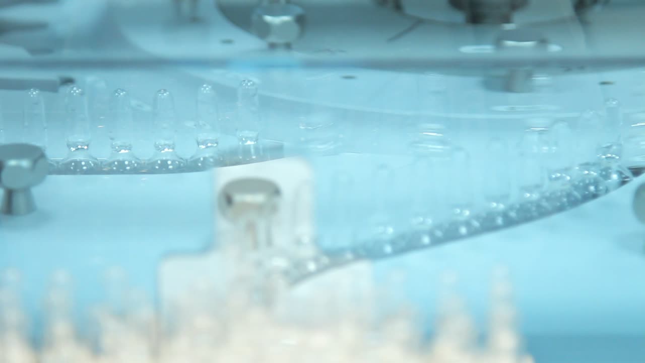 약국 공장에서 의약품 제조 라인에 있는 의료  ⁇ 플