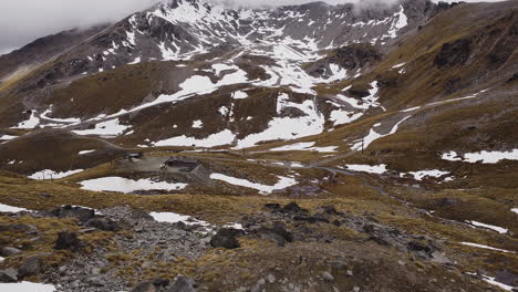 antena sobre la zona de esquí de los notables en queenstown, nueva zelanda