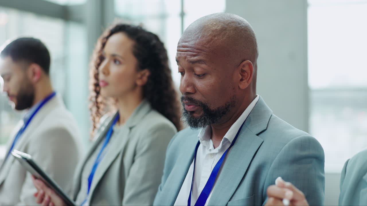 ??Business people, audience