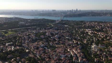 Vista-De-La-Ciudad-Aérea-Drone-Shot