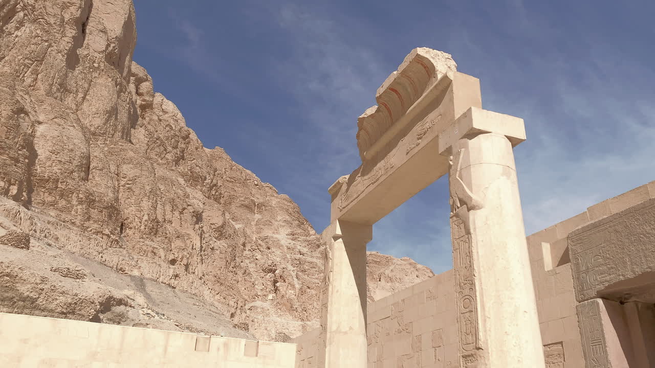 panorama del valle de los reyes en luxor