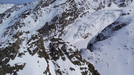 Vuelo-De-Drones-De-Invierno-Sobre-Las-Montañas-De-Mestia-En-Gerorgia