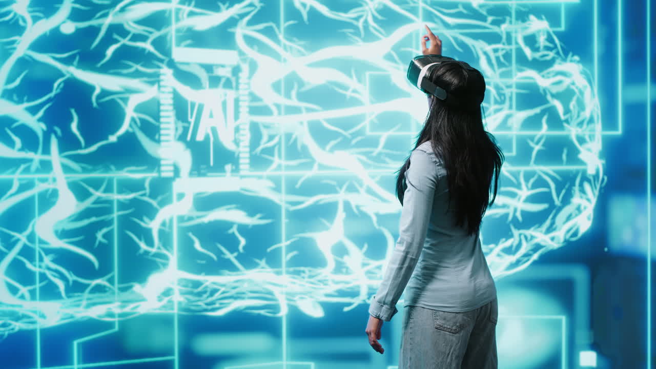 desarrollador con auriculares vr mirando un holograma de inteligencia artificial