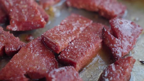 crispy pan-fried sucuk