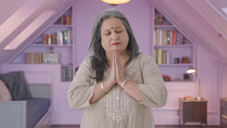 Religious-Indian-old-woman-praying-to-God