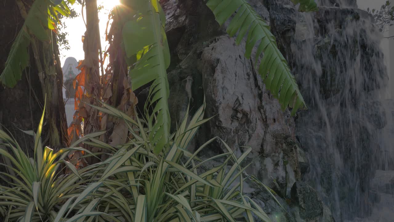 물의 특징에 있는 돌의 폭포