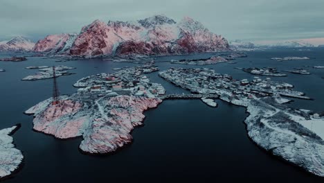 Vista-Aérea-Del-Hermoso-Paisaje-De-Las-Islas-Lofoten-Durante-El-Invierno