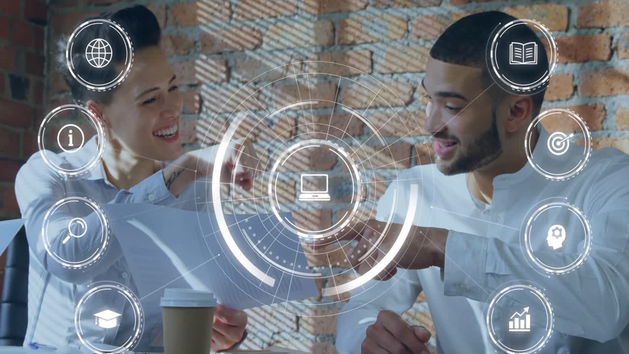 Animazione di molteplici icone digitali con uomo e donna di diverse etnie che si danno il pugno in ufficio.