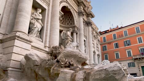 Clear-Water-Flowing-On-The-Fountains-Of-Trevi-In-The-Historic-District-Of-Rome,-Italy