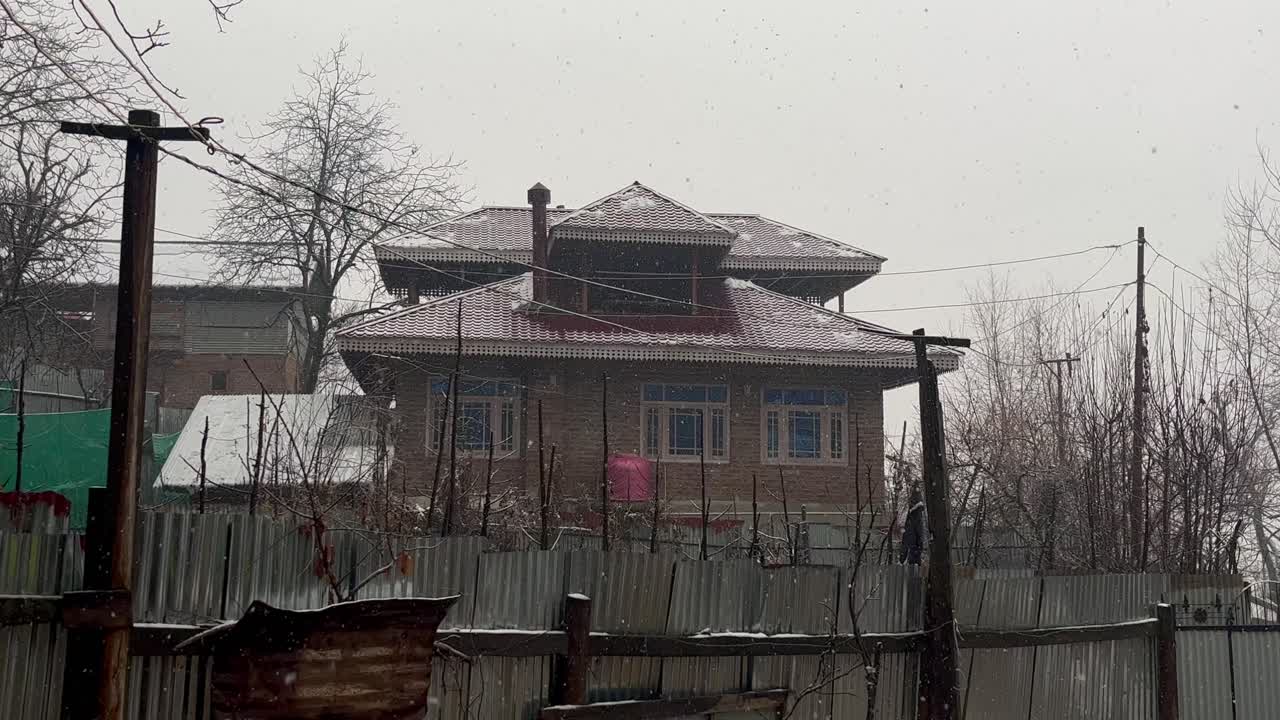 카슈미르 인도 의 도로 에 눈, 스노우보드, 그리고 웅장 한 풍경