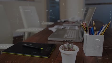 animación del procesamiento de datos de codificación binaria contra el primer plano del equipo en el escritorio de la oficina.
