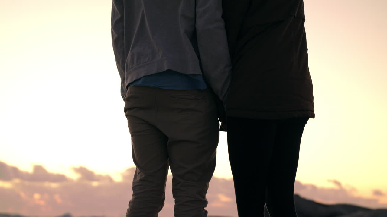 해가 지는 것은 그들이 가장 좋아하는 시간입니다.