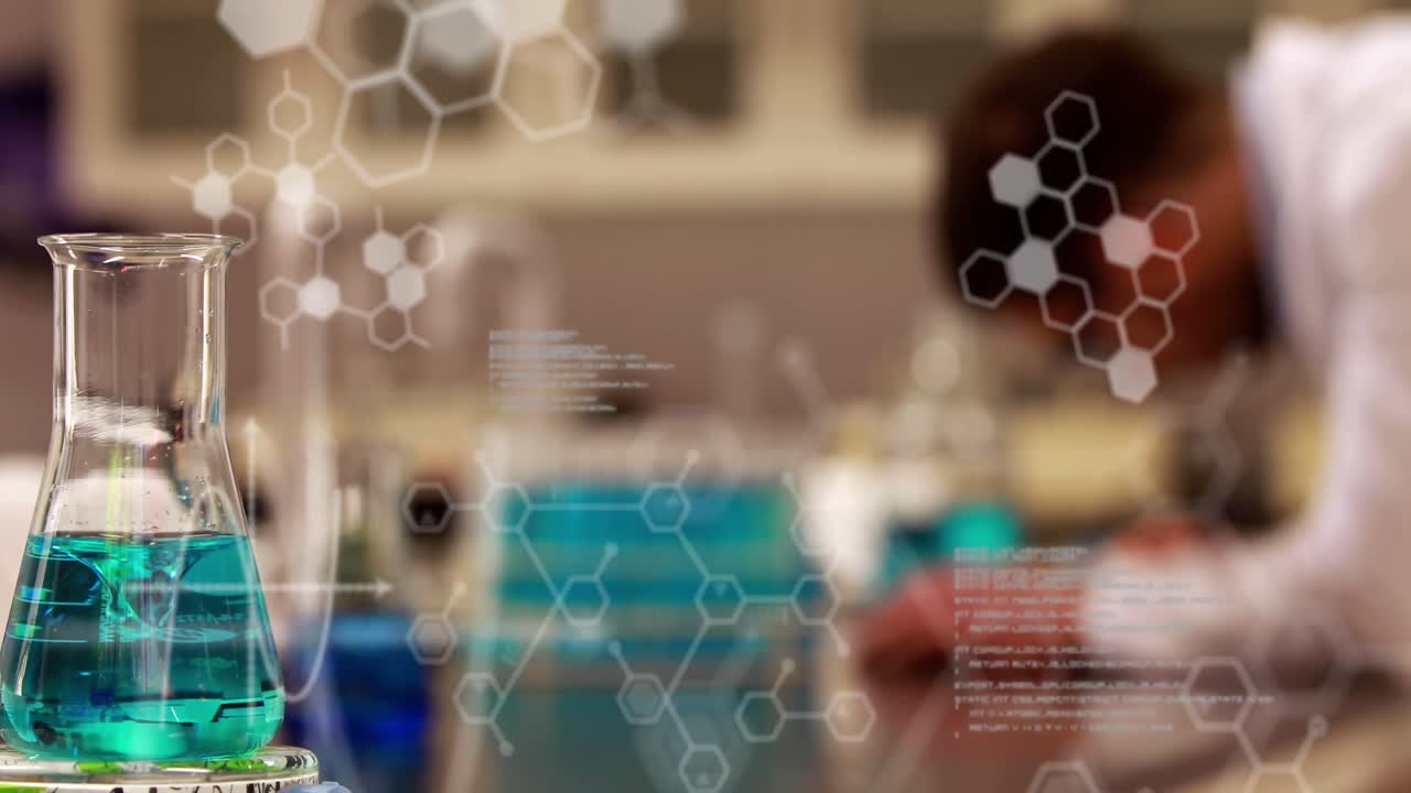 실험실에서 백인 남성 과학자에 대한 데이터 처리 애니메이션