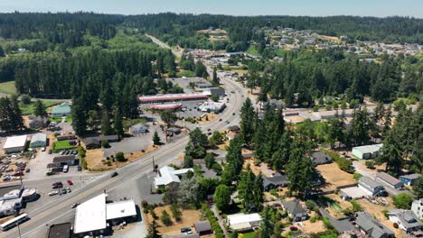 Aerial-shot-of-Clinton,-Washington-on-the-beautiful-Whidbey-Island