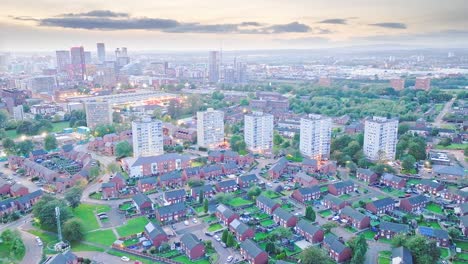 Drohnenaufnahme-Des-Städtischen-Wohngebiets-Manchester-City-Im-Norden-Englands