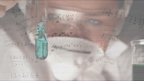 animación de ecuaciones matemáticas sobre una científica caucásica sosteniendo un tubo de ensayo en el laboratorio